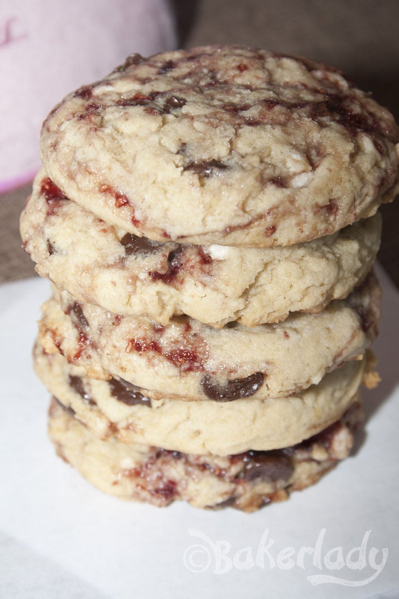 Disneyland's White Chocolate Raspberry Cookie â Bakerlady